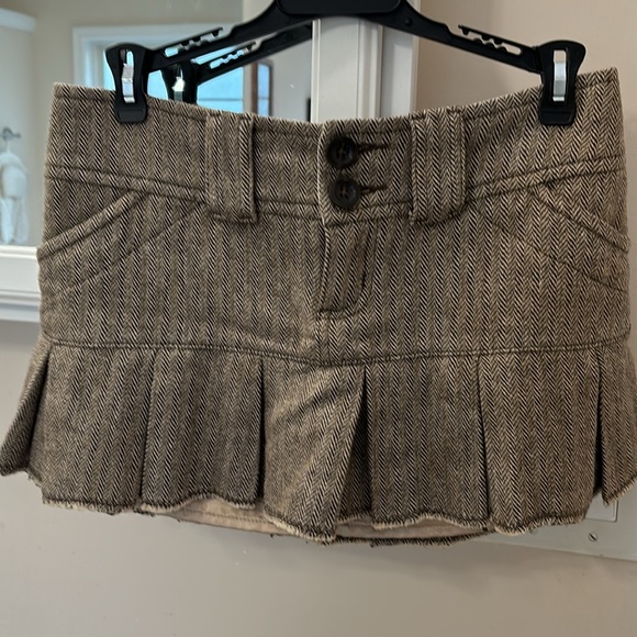 Abercrombie and Fitch wool lined mini skirt - Picture 2 of 5